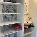 Le Temps D'un Instant ベッド・アンド・ブレックファスト 3*