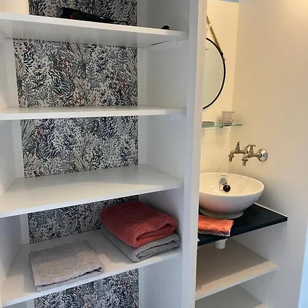 Le Temps D'un Instant Oda ve Kahvaltı 3*